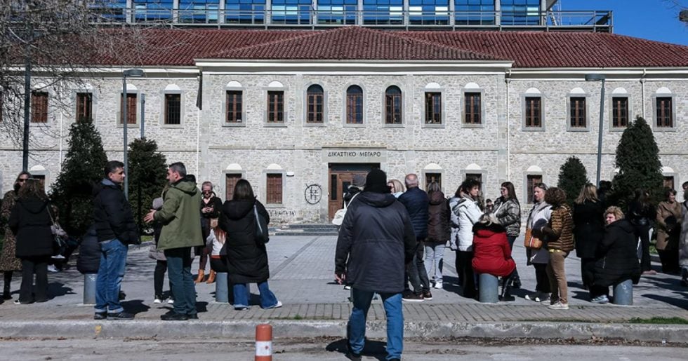 Οι χειροκροτητές της «Βιολάντα»